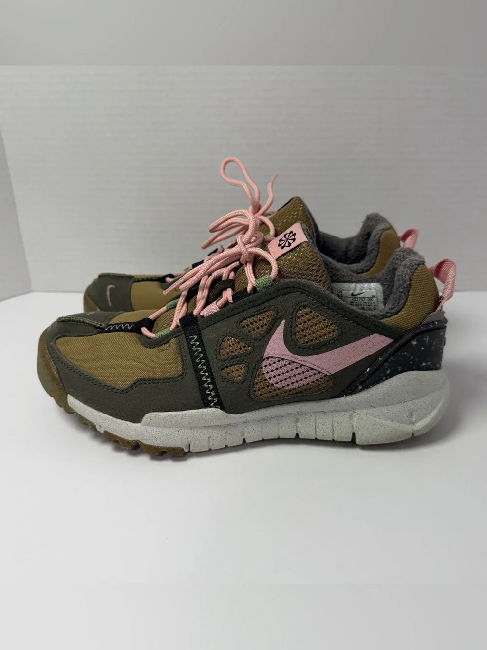 Nike Free Terra Vista Sneakers